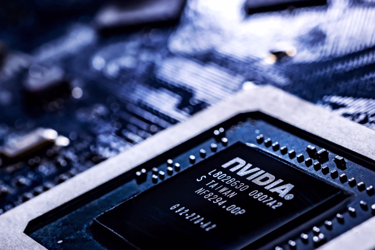 AI之王英伟达冲刺6万亿美元市值：Nvidia还能涨多高？